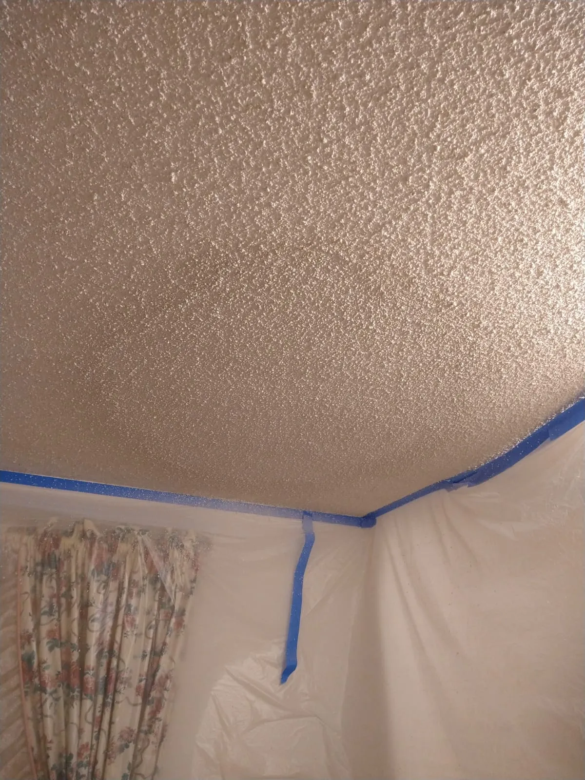 Popcorn ceiling before removal